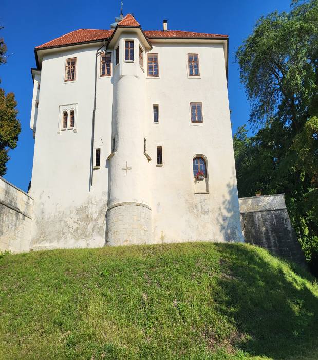 Družinski izleti, Grad Pišece, z otroki raziskujemo Slovenijo